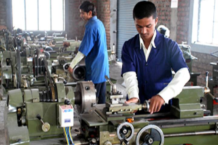 Vamanrao Ithape Polytechnic campus in Sangamner, Maharashtra, India — photo 4