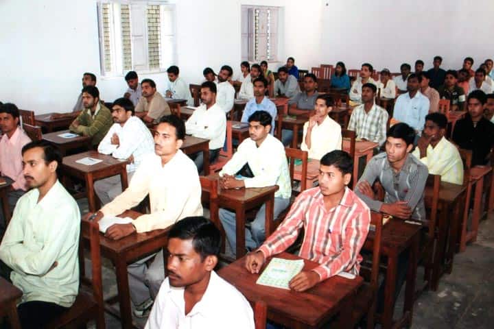 Shivani Gaurav Memorial Law College campus in Jaunpur, Uttar Pradesh, India — photo 1