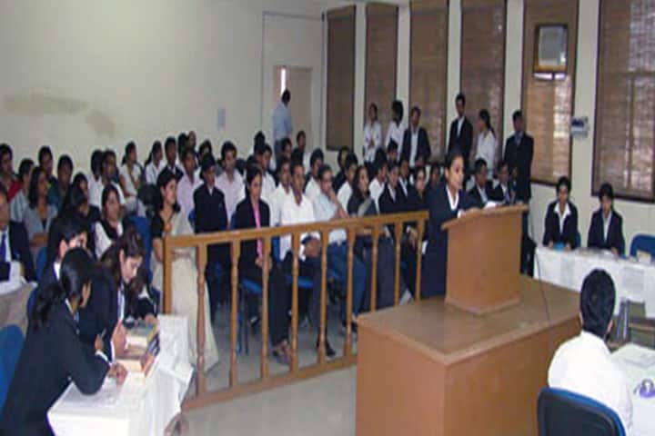 Shahu Shikshan Sanstha Rani Putalabai Womens Law College campus in Pimpri, Maharashtra, India — photo 2