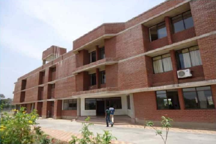 Shankersinh Vaghela Bapu Institute of Law campus in Gandhinagar, Gujarat, India — photo 1