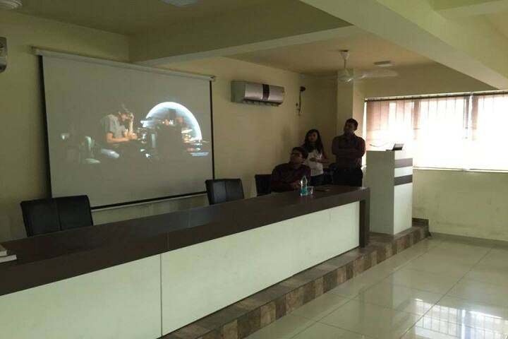 Shree HN Shukla College of Legal Studies campus in Rajkot, Gujarat, India — photo 6