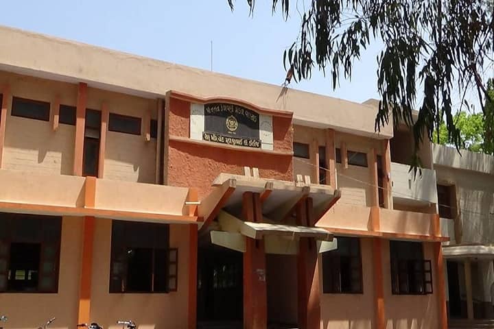 Shah Khimchandbhai Muljibhai Law College campus in Valsad, Gujarat, India — photo 1