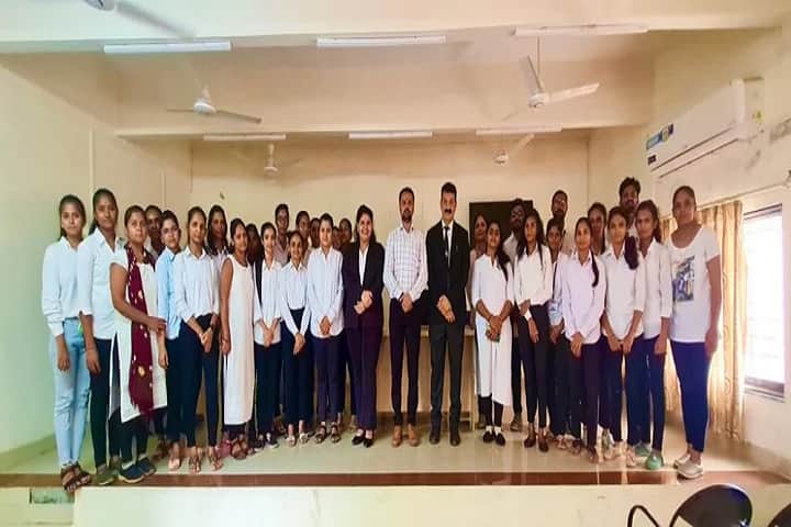 Shah Khimchandbhai Muljibhai Law College campus in Valsad, Gujarat, India — photo 3