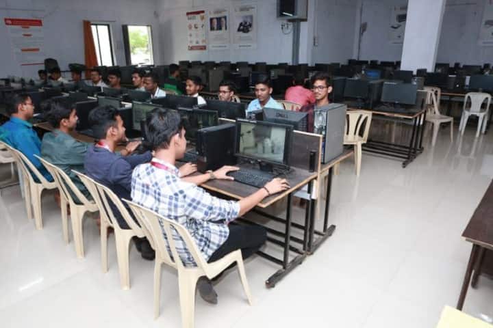 Sharad Institute of Technology campus in Kolhapur, Maharashtra, India — photo 3