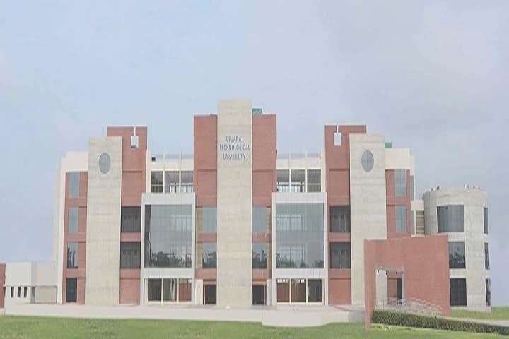 Graduate School of Pharmacy campus in Ahmedabad, Gujarat, India — photo 1