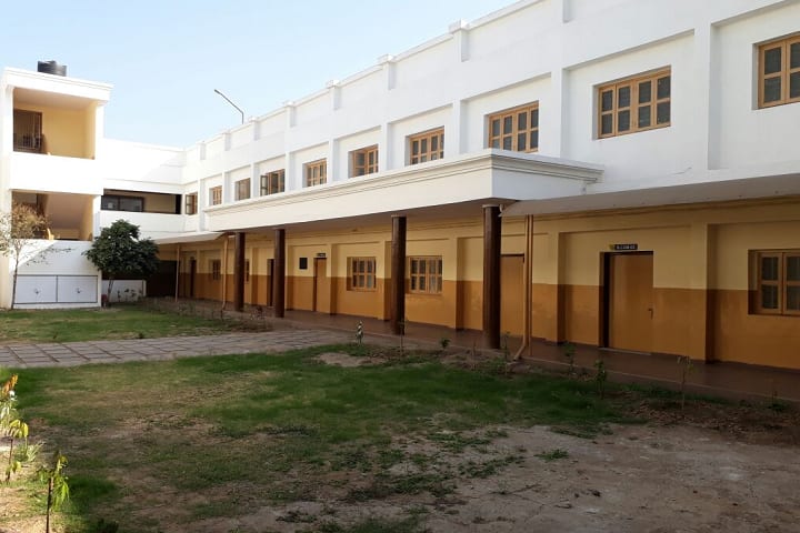 Vimal Tormal Poddar BCA College campus in Surat, Gujarat, India — photo 1