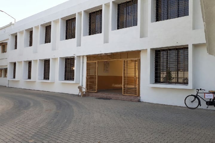 Vimal Tormal Poddar BCA College campus in Surat, Gujarat, India — photo 2