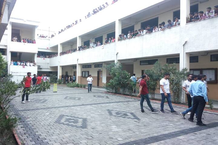 Vimal Tormal Poddar BCA College campus in Surat, Gujarat, India — photo 5