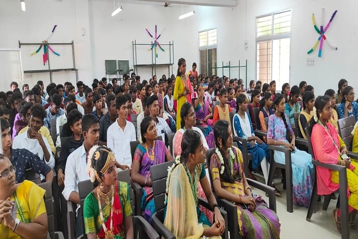 Arignar Anna Government Arts College campus in Tiruchirappalli, Tamil Nadu, India — photo 3