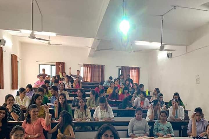 KM Shah Dental College and Hospital campus in Waghodia, Gujarat, India — photo 2