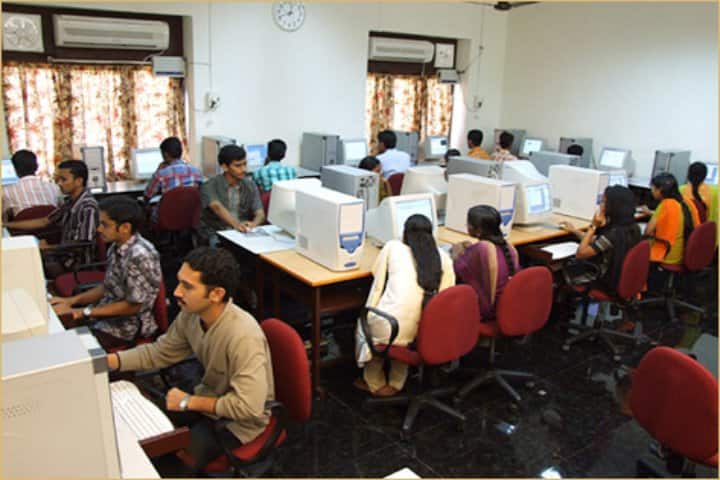 MACOLLEGE campus in Ernakulam, Kerala, India — photo 4