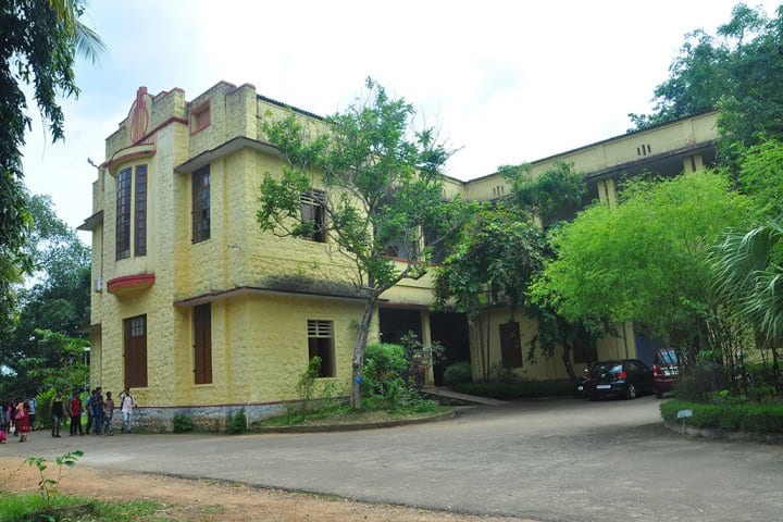 Mahatma Gandhi College campus in Thiruvananthapuram, Kerala, India — photo 2