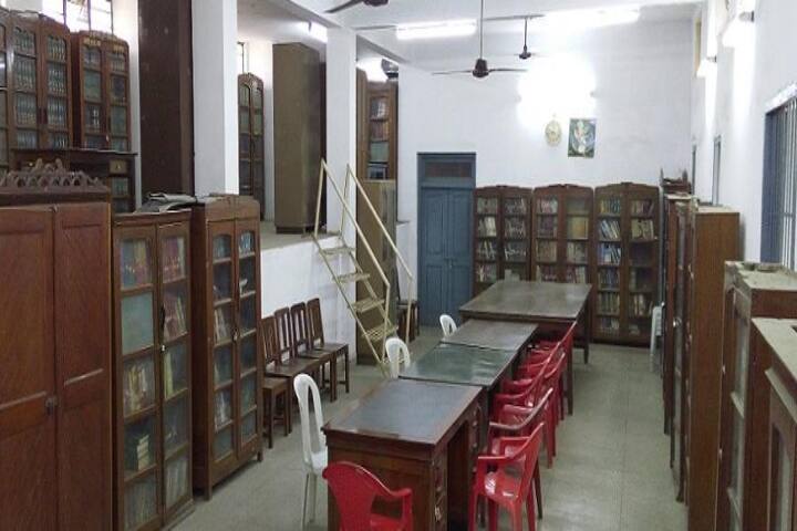 Sau Kusum Tai Dabke Law College campus in Raipur, Chhattisgarh, India — photo 4