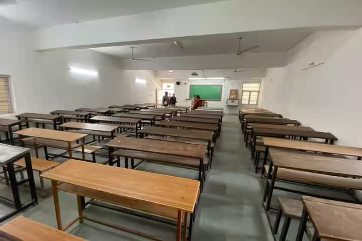 Shree Umiya KVC Nursing College campus in Ahmedabad, Gujarat, India — photo 2