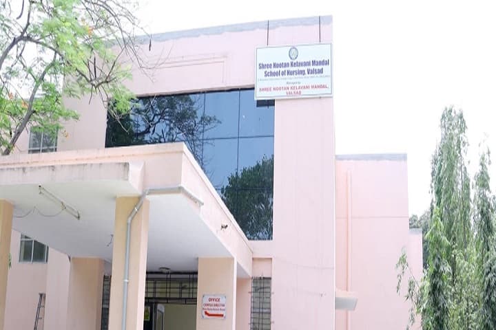 Shree Nootan Kelavni Mandal College of Nursing campus in Valsad, Gujarat, India — photo 2