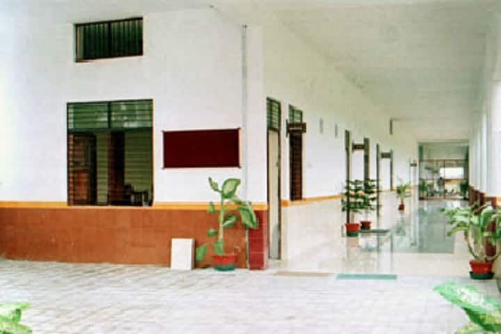 Sarla Dwivedi Vidhi Mahavidyalaya campus in Akbarpur, Uttar Pradesh, India — photo 1