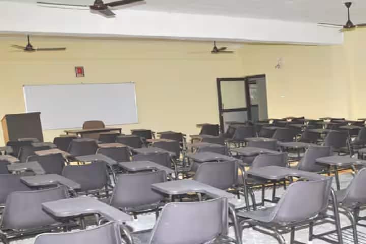 Singha Nursing College campus in Jalandhar, Punjab, India — photo 4