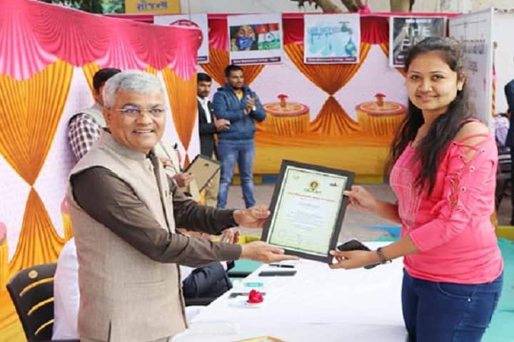 Shree Matrumandir Group of College campus in Rajkot, Gujarat, India — photo 4