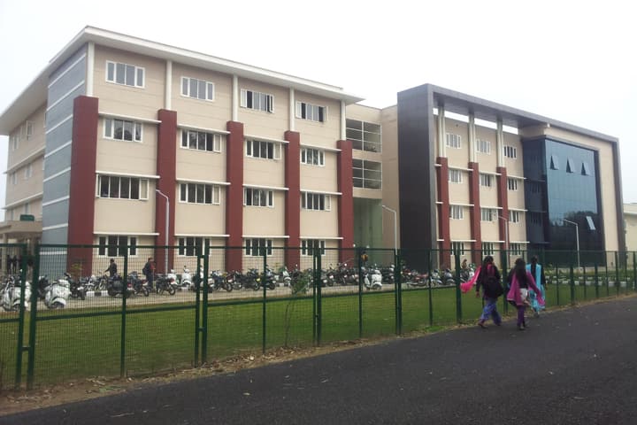 Thapar Polytechnic College campus in Patiala, Punjab, India — photo 1