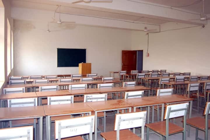 Dayanand College of Law campus in Kanpur, Uttar Pradesh, India — photo 6