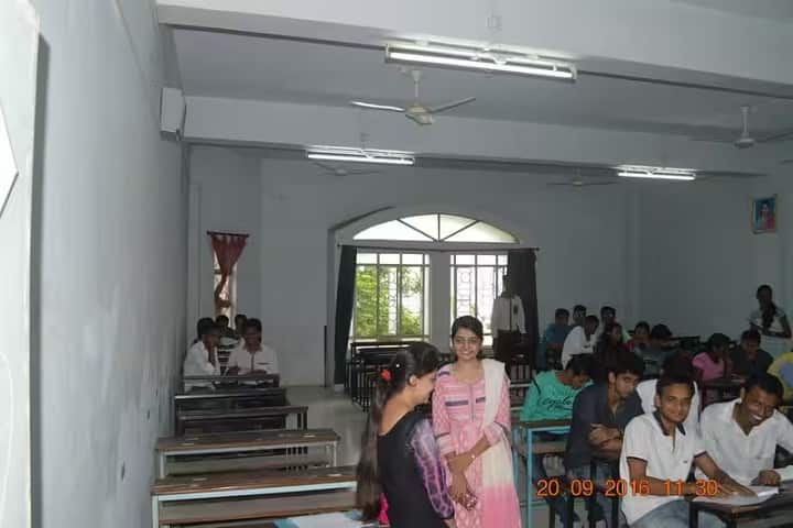 Khandesh College Education Society's Institute of Management and Research campus in Jalgaon, Maharashtra, India — photo 2