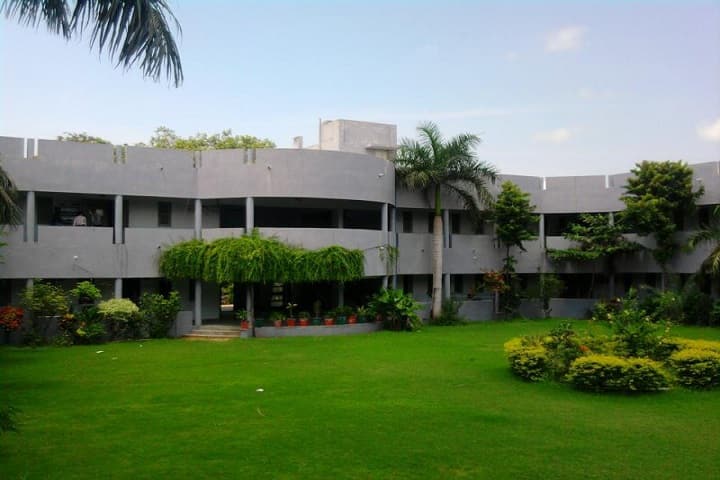 SV Institute of Management campus in Mehsana, Gujarat, India — photo 1