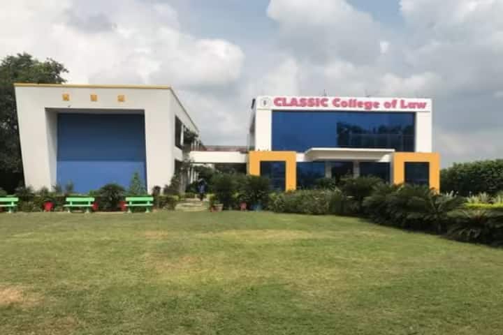 Classic College of Law campus in Bareilly, Uttar Pradesh, India — photo 1