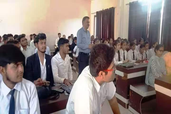 Classic College of Law campus in Bareilly, Uttar Pradesh, India — photo 2