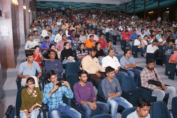 Swami Sahajanand College of Commerce and Management campus in Bhavnagar, Gujarat, India — photo 5