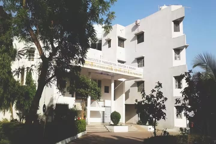 Shri Maneklal M Patel Institute of Sciences and Research campus in Gandhinagar, Gujarat, India — photo 2