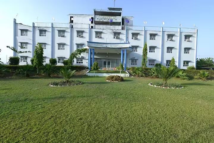 Lucknow Institute of Technology campus in Lucknow, Uttar Pradesh, India — photo 2