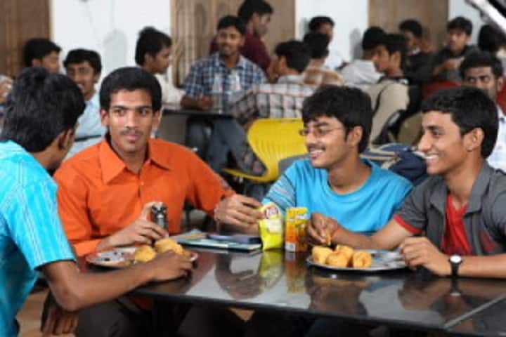 GSRM Memorial College of Pharmacy campus in Lucknow, Uttar Pradesh, India — photo 1