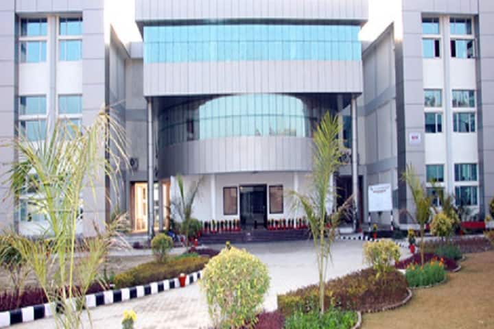 Rayat Bahra College of Nursing campus in Hoshiarpur, Punjab, India — photo 1