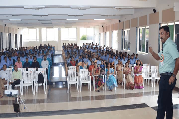 Govindrao Nikam College Of Pharmacy campus in Sawarde, Maharashtra, India — photo 2