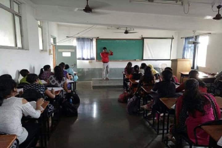 Govindrao Nikam College Of Pharmacy campus in Sawarde, Maharashtra, India — photo 5