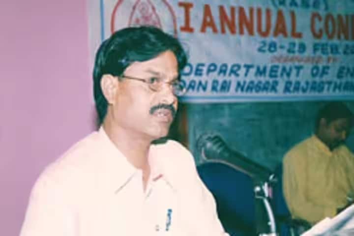 Smt Mangalaben Chunilal Desai Arts and Commerce College campus in Prantij, Gujarat, India — photo 5