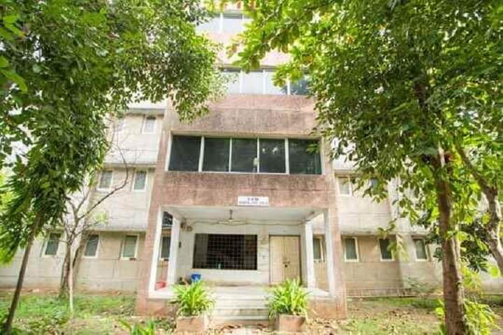 Mahamandleshwar Shri Krishnandji Law College campus in Bharuch, Gujarat, India — photo 6