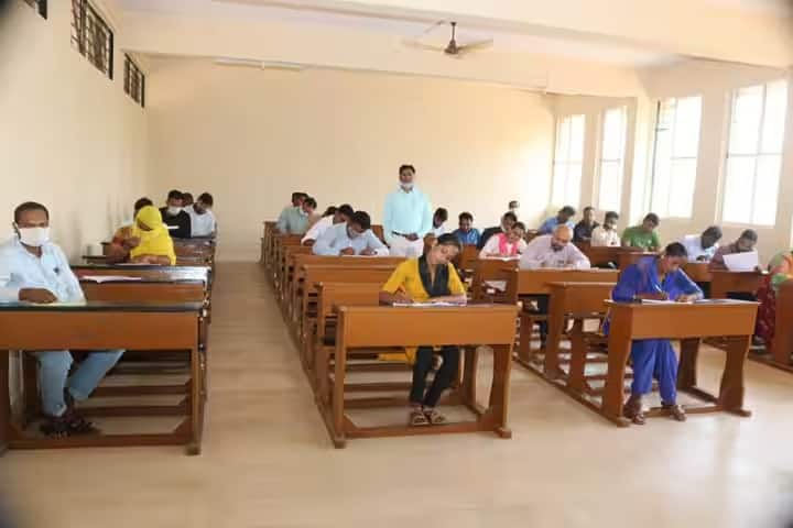 Mahatma Gandhiji Law College campus in Sankeshwar, Karnataka, India — photo 2
