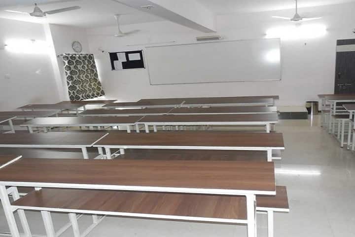 Navyug Law College campus in Morbi, Gujarat, India — photo 1