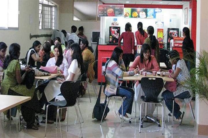 Navyug Law College campus in Morbi, Gujarat, India — photo 6