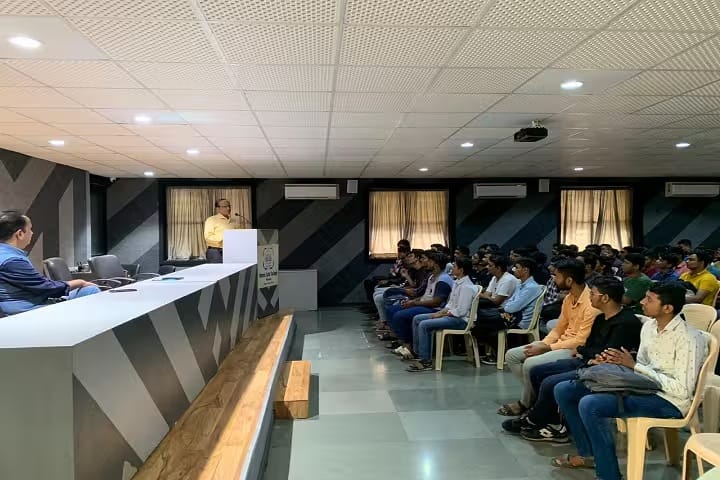 Naran Lala Law College campus in Navsari, Gujarat, India — photo 3
