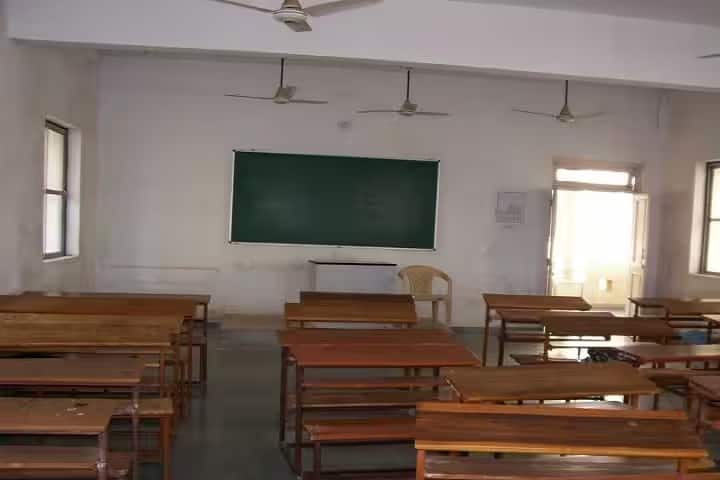Naran Lala Law College campus in Navsari, Gujarat, India — photo 5