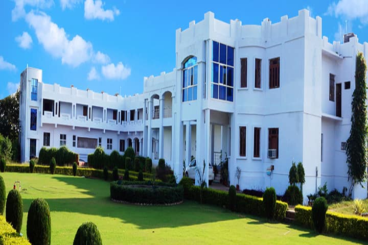 Mahatma Gandhi College of Law campus in Gwalior, Madhya Pradesh, India — photo 2