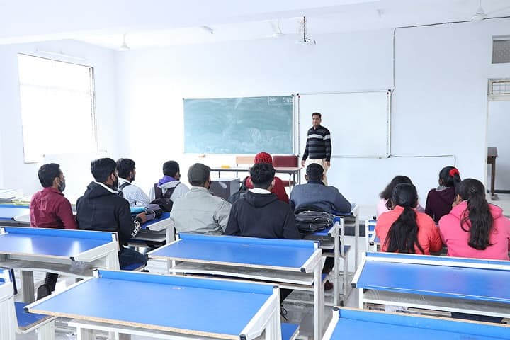 Ujjain Polytechnic College campus in Ujjain, Madhya Pradesh, India — photo 2