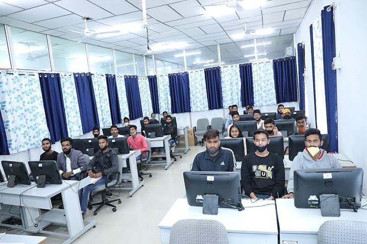 Ujjain Polytechnic College campus in Ujjain, Madhya Pradesh, India — photo 3