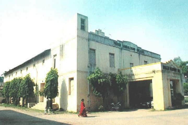 MS Bhagat and CS Sonawala Law College campus in Nadiad, Gujarat, India — photo 3