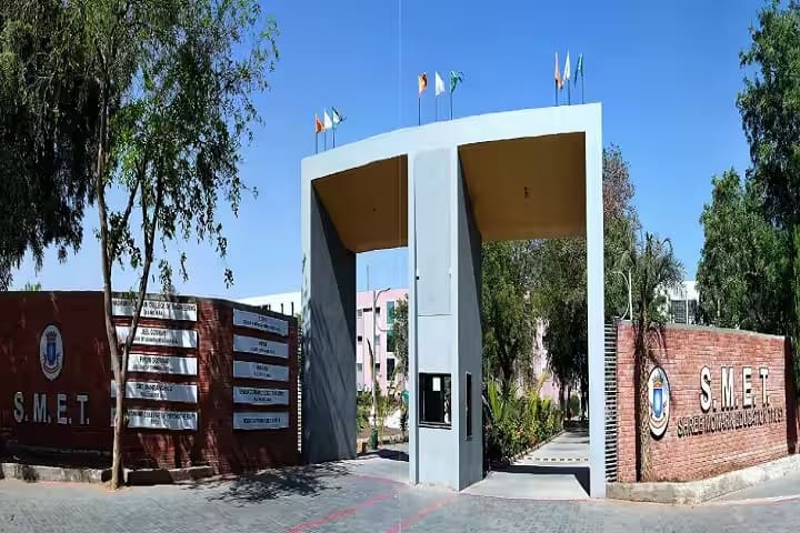 Mohan Goswami College of Law campus in Ahmedabad, Gujarat, India — photo 1