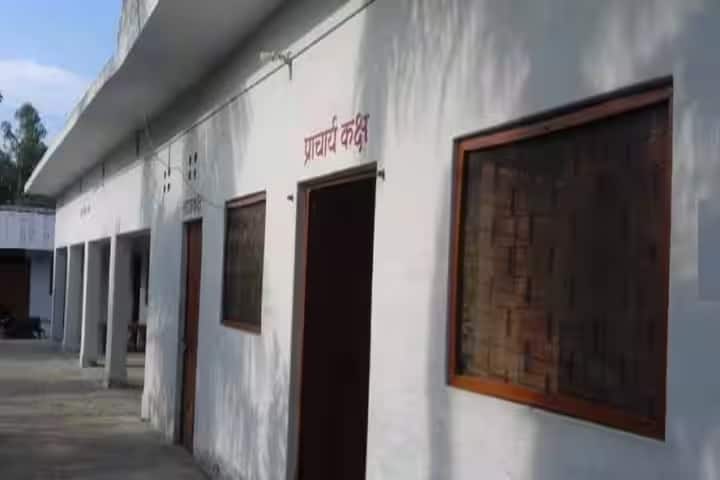 Mithu Lal Maurya Rajeshwari Devi Law College campus in Allahabad, Uttar Pradesh, India — photo 1