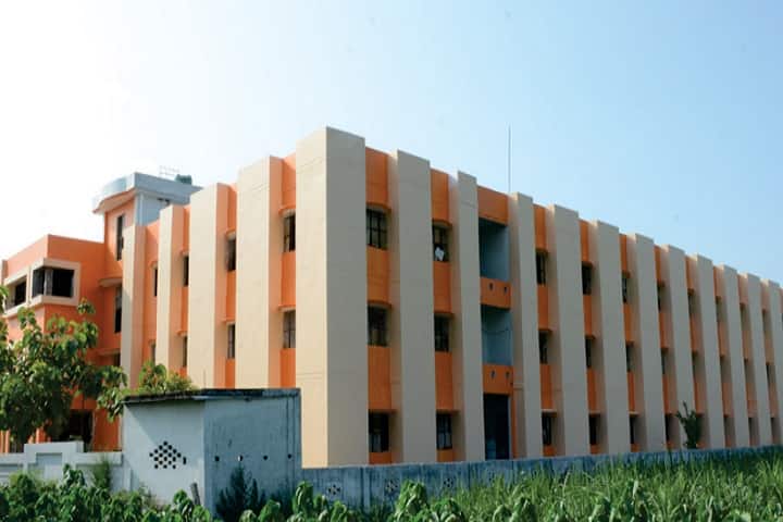 Manmeet Nagar Law College campus in Lakhimpur Kheri, Uttar Pradesh, India — photo 1