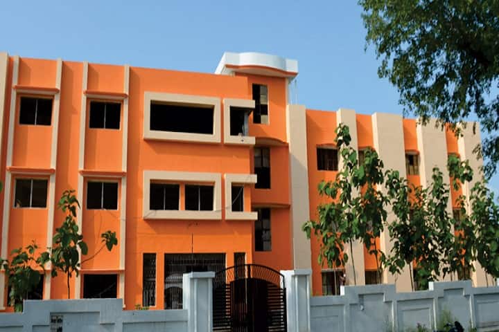 Manmeet Nagar Law College campus in Lakhimpur Kheri, Uttar Pradesh, India — photo 2
